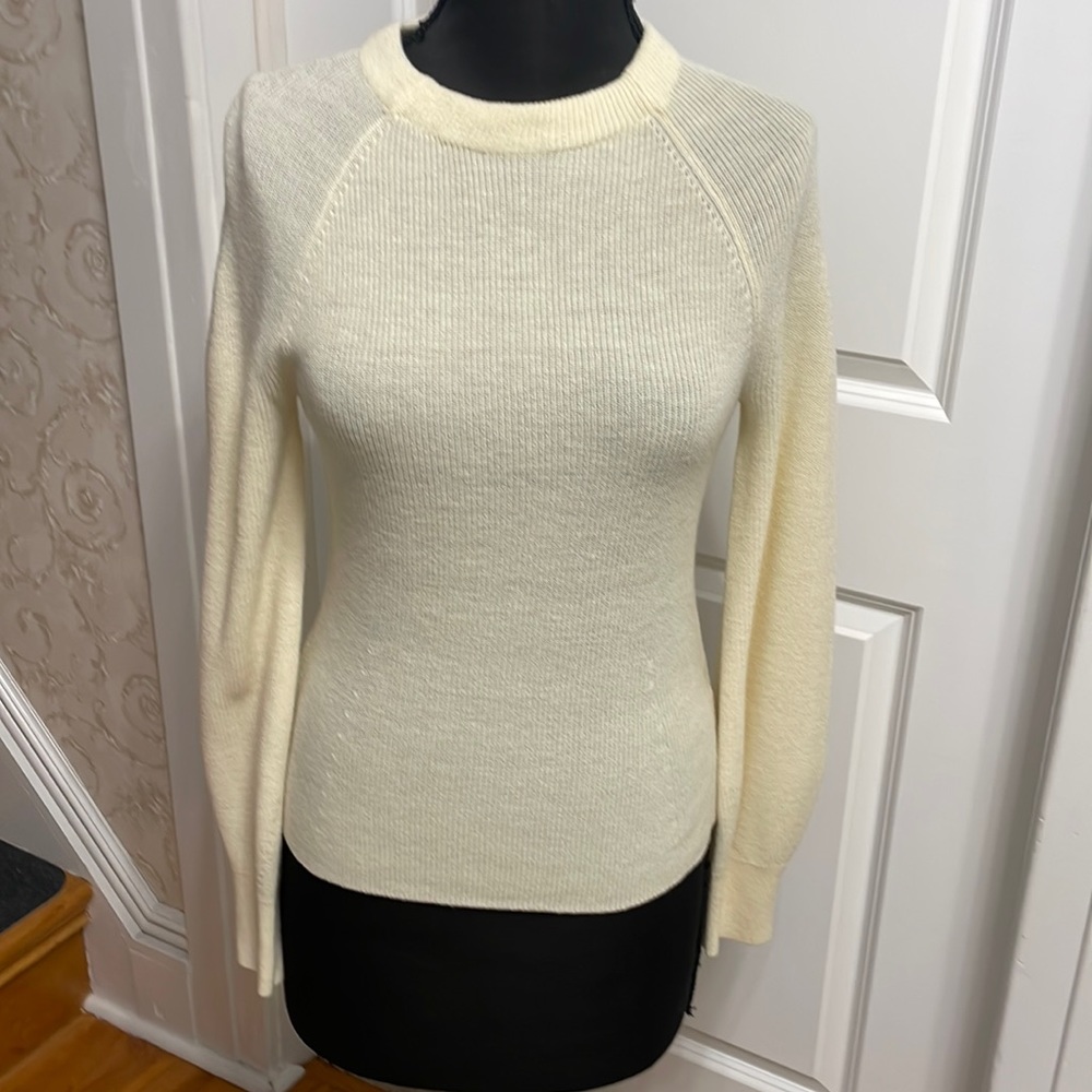 NWT 525 America Ivory balloon sleeve sweater. Size M